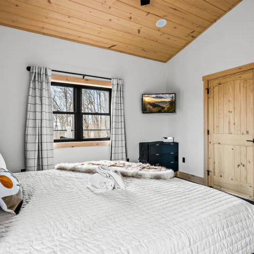 Upper Bed Left 2 - Ash Pass
